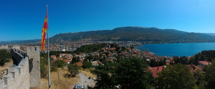 výhled ze Samuelovy pevnosti na historické město Ohrid